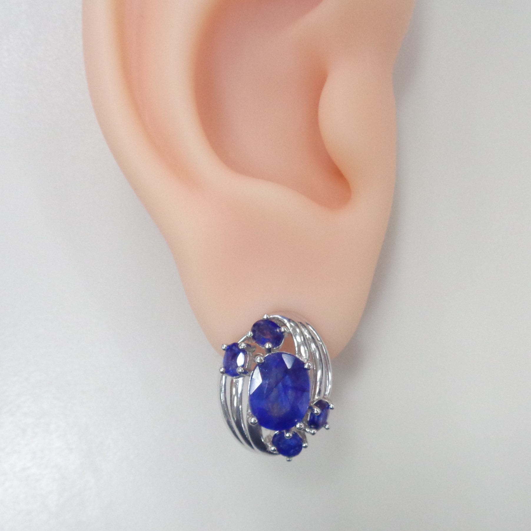 Серебряные серьги с сапфирами